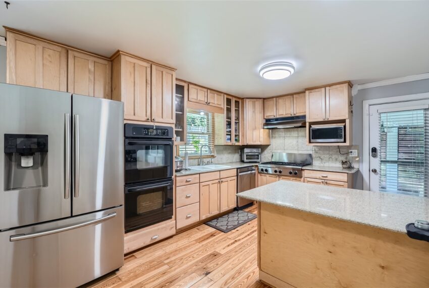 2334 Echo Hills Cir NE - Web Quality - 016 - 28 Kitchen