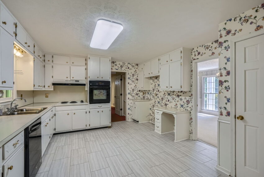 2034 Starfire Dr NE - Web Quality - 017 - 20 Kitchen