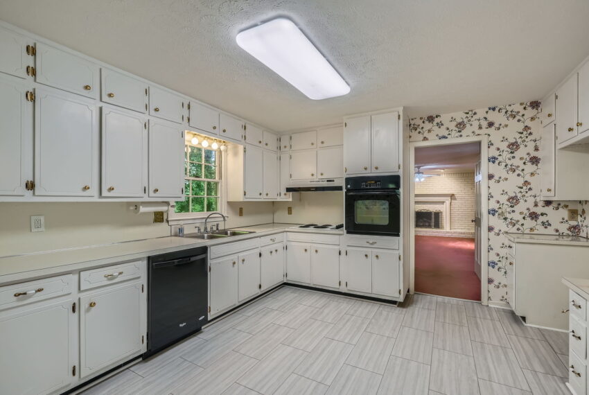 2034 Starfire Dr NE - Web Quality - 018 - 21 Kitchen
