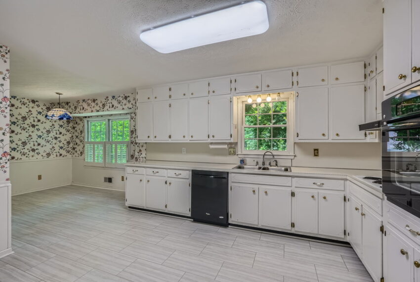 2034 Starfire Dr NE - Web Quality - 019 - 24 Kitchen