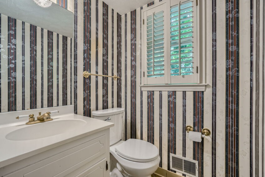 2034 Starfire Dr NE - Web Quality - 021 - 27 Bathroom