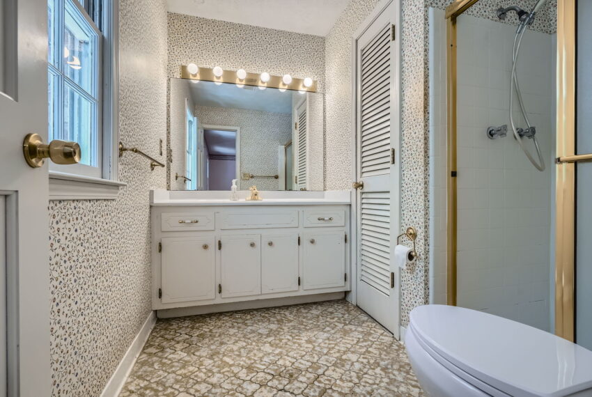 2034 Starfire Dr NE - Web Quality - 025 - 36 2nd Floor Primary Bathroom