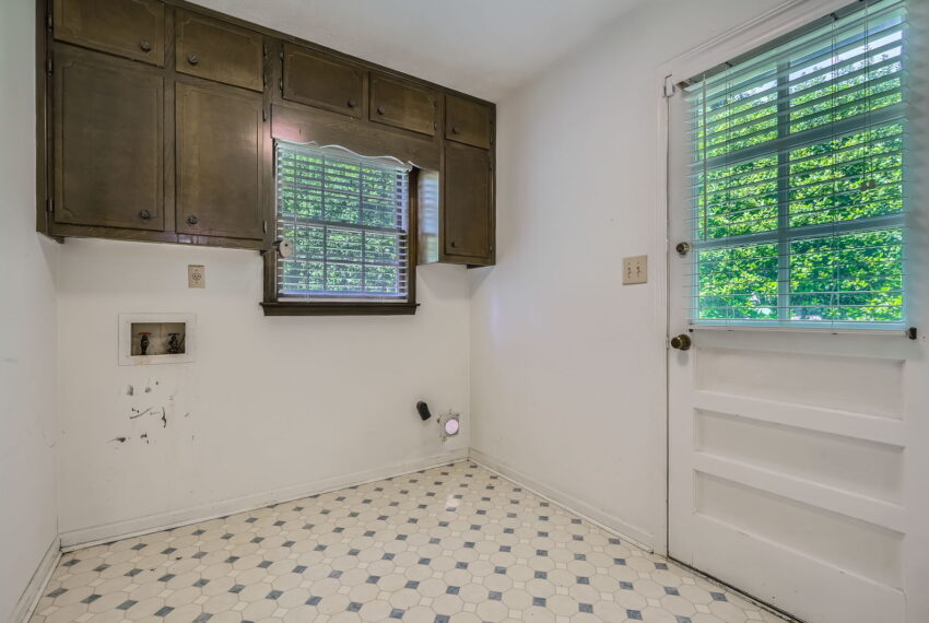 2034 Starfire Dr NE - Web Quality - 032 - 52 Laundry Room