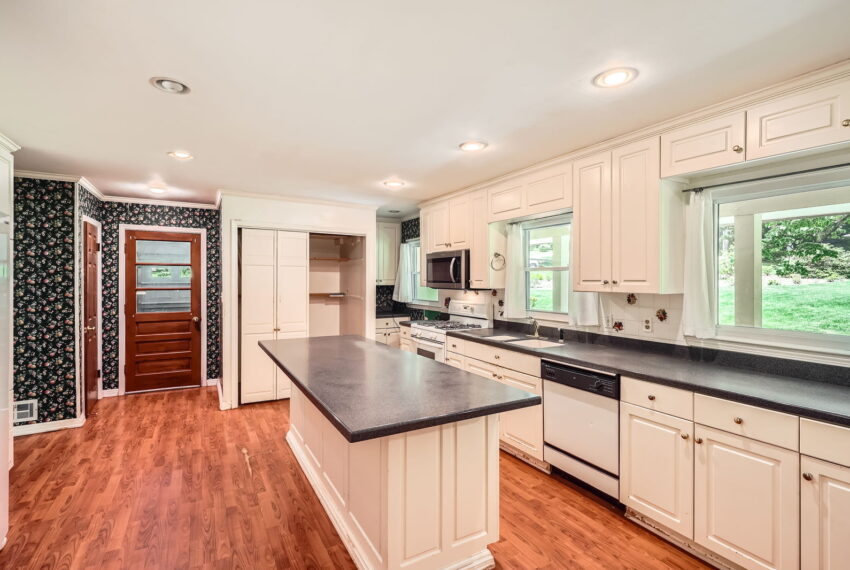 5401 Smoke Rise Dr - Web Quality - 010 - 16 Kitchen