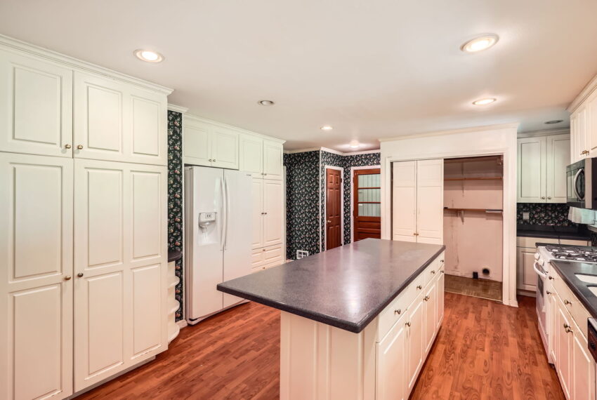 5401 Smoke Rise Dr - Web Quality - 011 - 17 Kitchen