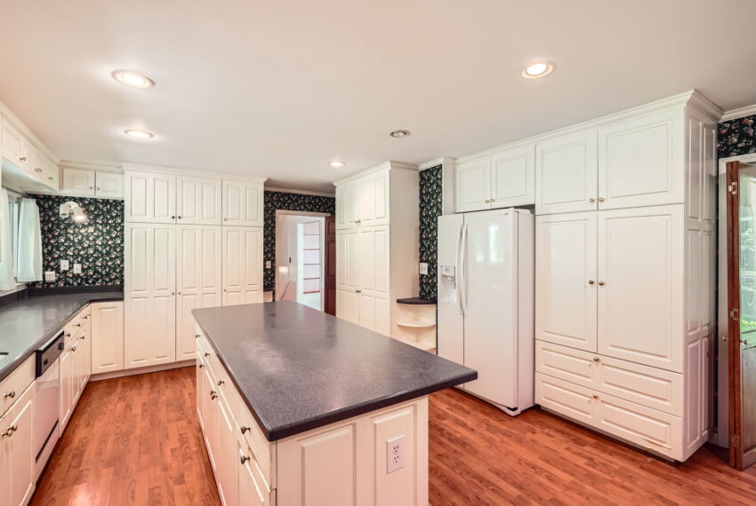 5401 Smoke Rise Dr - Web Quality - 012 - 18 Kitchen