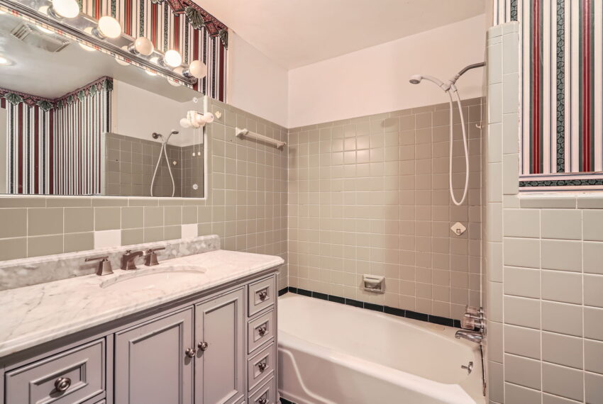 5401 Smoke Rise Dr - Web Quality - 019 - 26 2nd Floor Bathroom