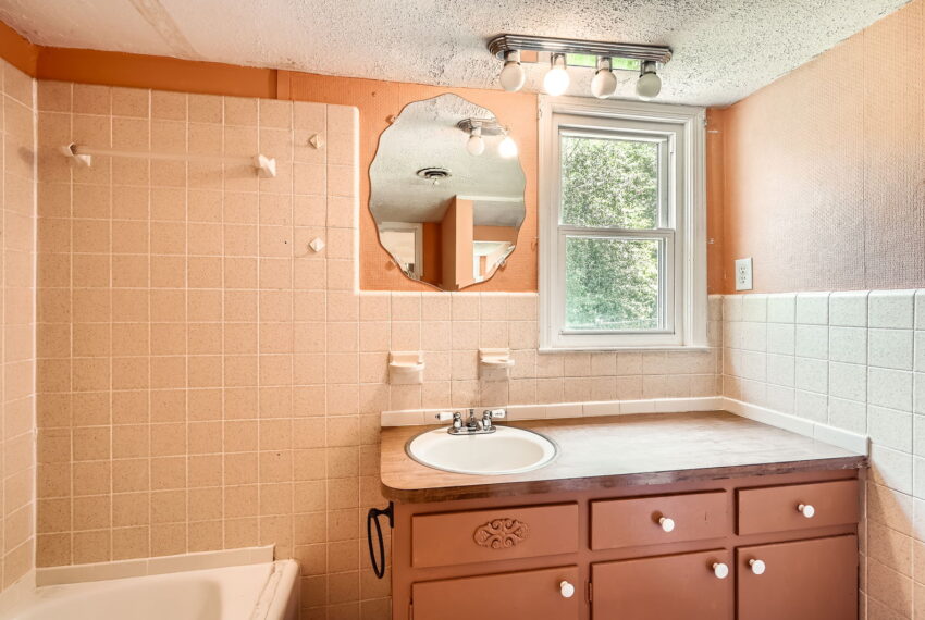 5401 Smoke Rise Dr - Web Quality - 023 - 32 Lower Level Bathroom