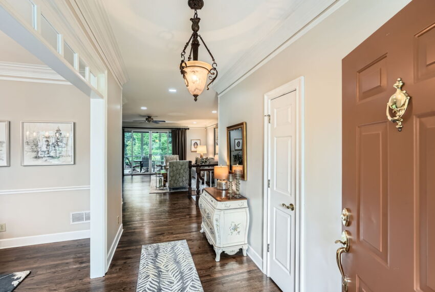 2676 Varner Dr NE - Web Quality - 007 - 09 Foyer