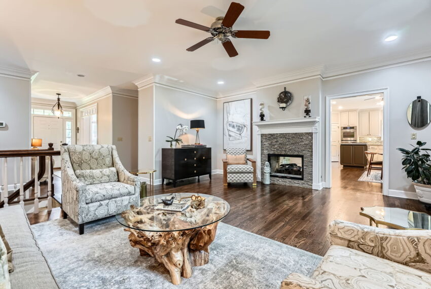 2676 Varner Dr NE - Web Quality - 011 - 14 Living Room