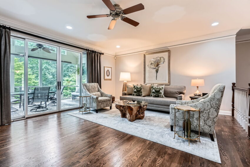 2676 Varner Dr NE - Web Quality - 013 - 15 Living Room