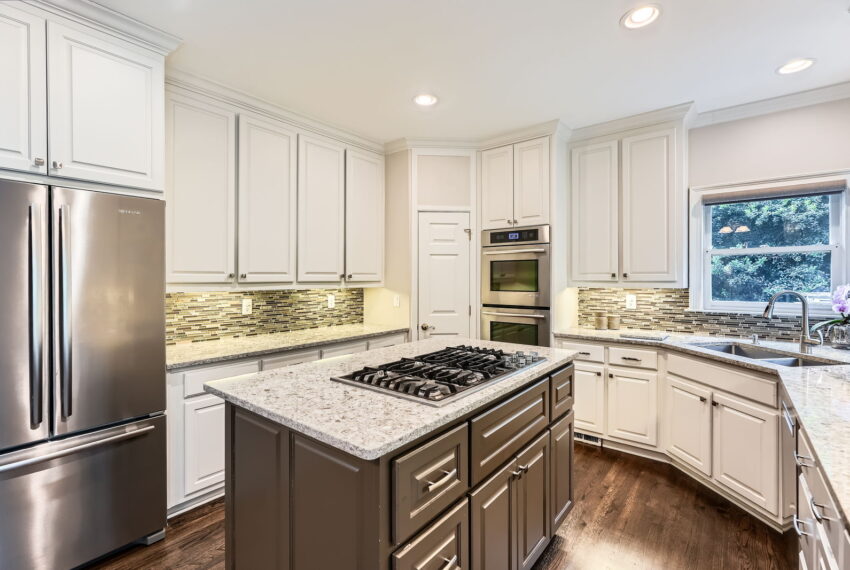 2676 Varner Dr NE - Web Quality - 019 - 20 Kitchen