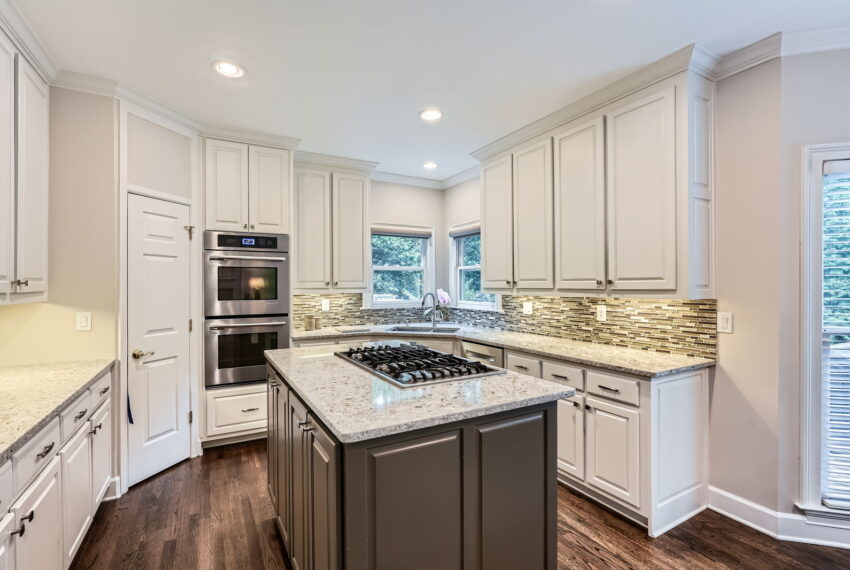 2676 Varner Dr NE - Web Quality - 020 - 21 Kitchen