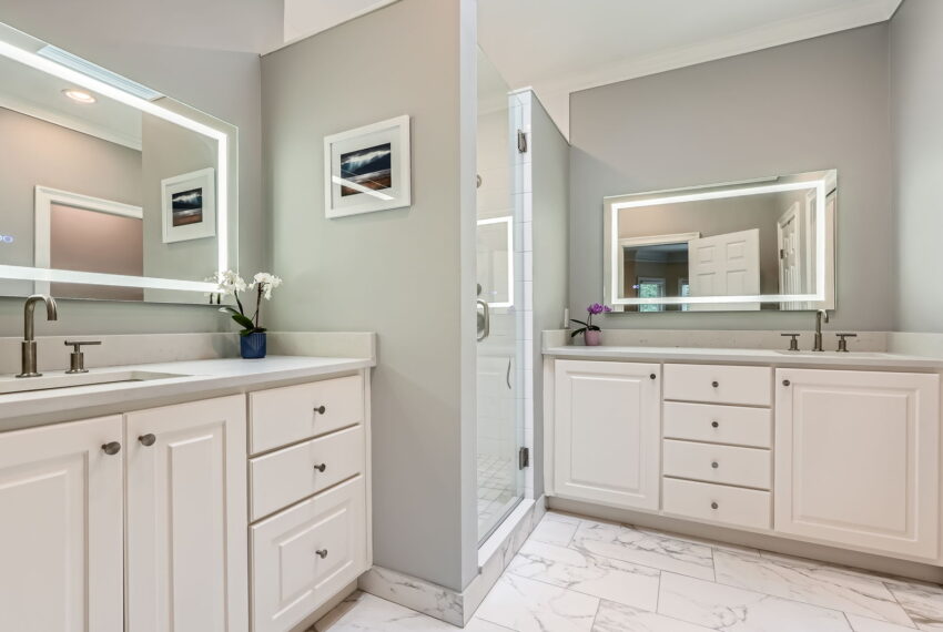 2676 Varner Dr NE - Web Quality - 027 - 34 Primary Bathroom