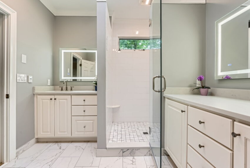 2676 Varner Dr NE - Web Quality - 028 - 37 Primary Bathroom Feature