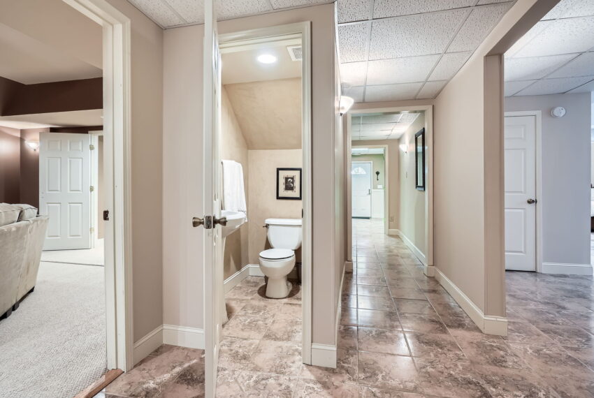 2676 Varner Dr NE - Web Quality - 040 - 56 Lower Level Hallway