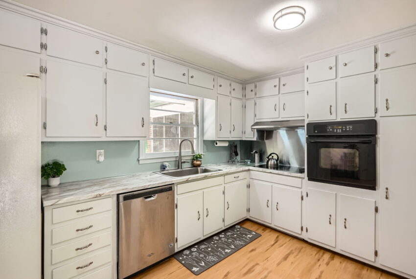 3140 Randolph Rd NE - Web Quality - 018 - 19 Kitchen