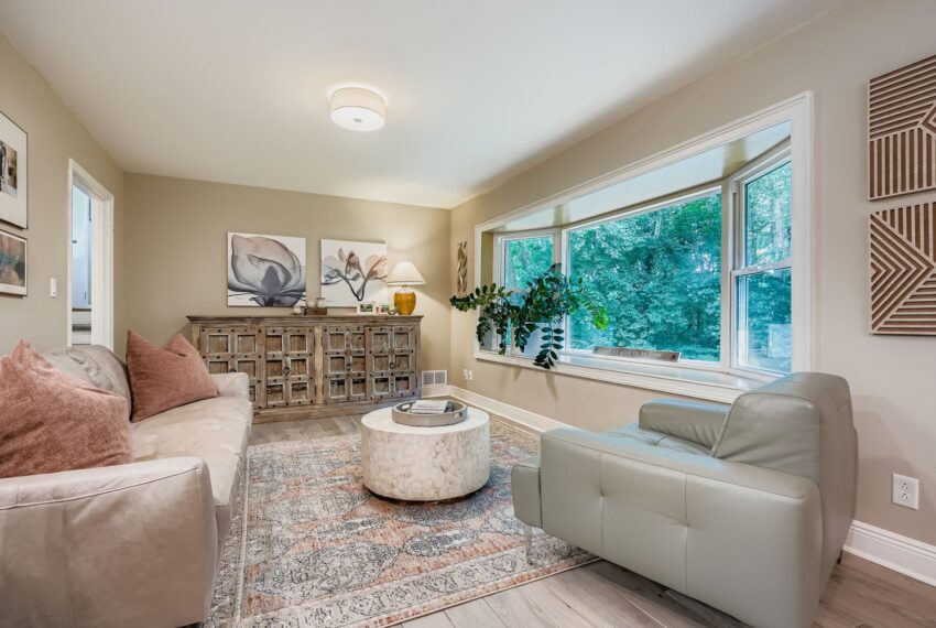 2457 Sunset Drive NE - Web Quality - 011 - 14 Living Room