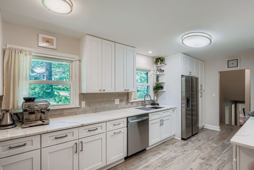 2457 Sunset Drive NE - Web Quality - 018 - 24 Kitchen
