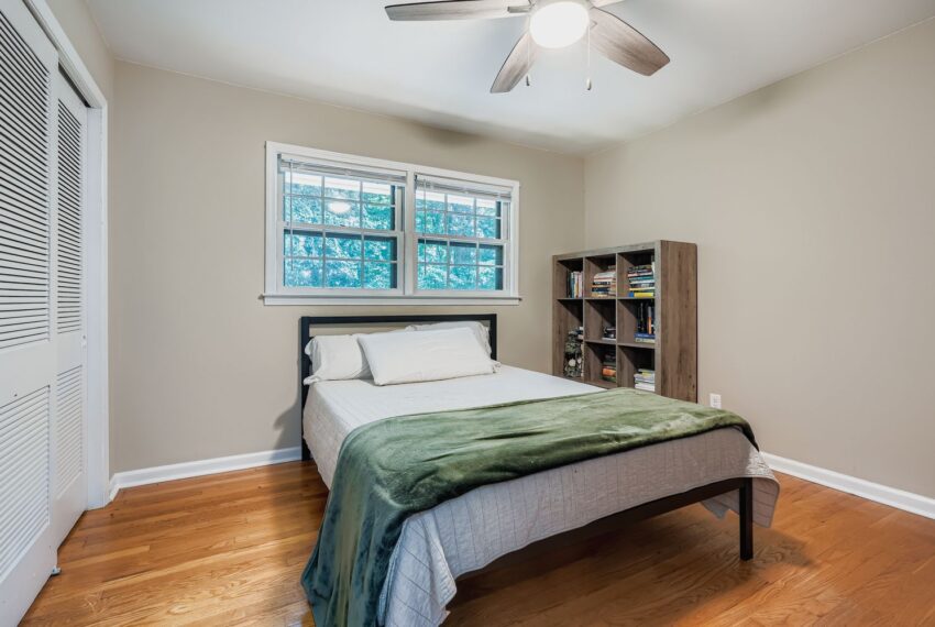 2457 Sunset Drive NE - Web Quality - 031 - 40 2nd Floor Bedroom