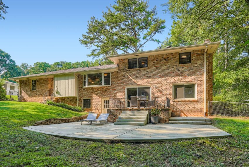 2457 Sunset Drive NE - Web Quality - 041 - 67 Exterior Rear