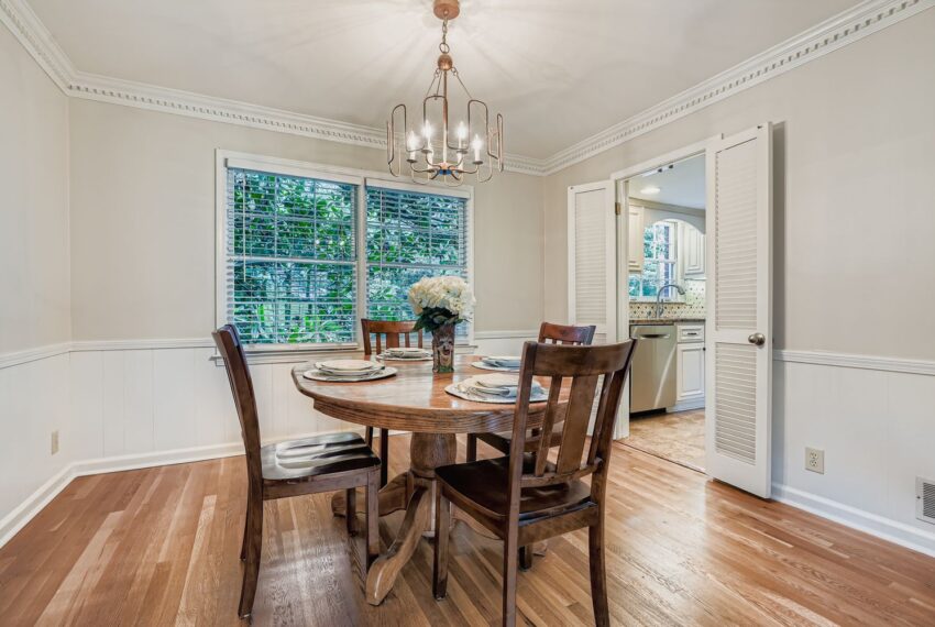 2834 Evans Woods Drive - Web Quality - 010 - 19 Dining Room