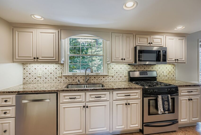 2834 Evans Woods Drive - Web Quality - 013 - 24 Kitchen