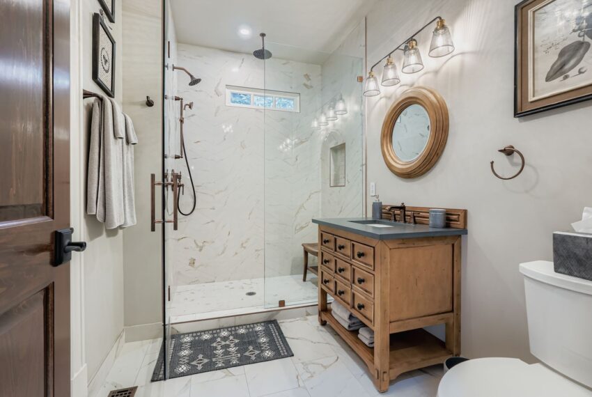 3034 Payton Rd NE - Web Quality - 029 - 38 Bathroom