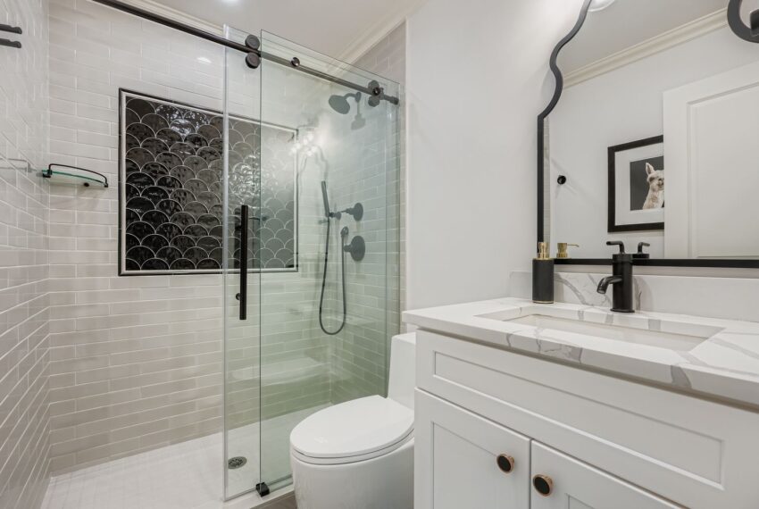 3034 Payton Rd NE - Web Quality - 040 - 62 2nd Floor Bathroom