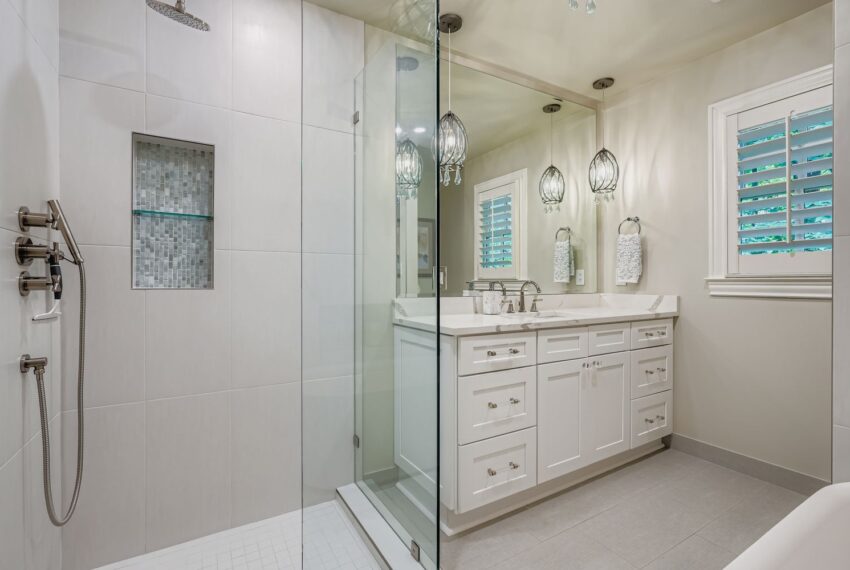 3034 Payton Rd NE - Web Quality - 043 - 67 2nd Floor Bathroom
