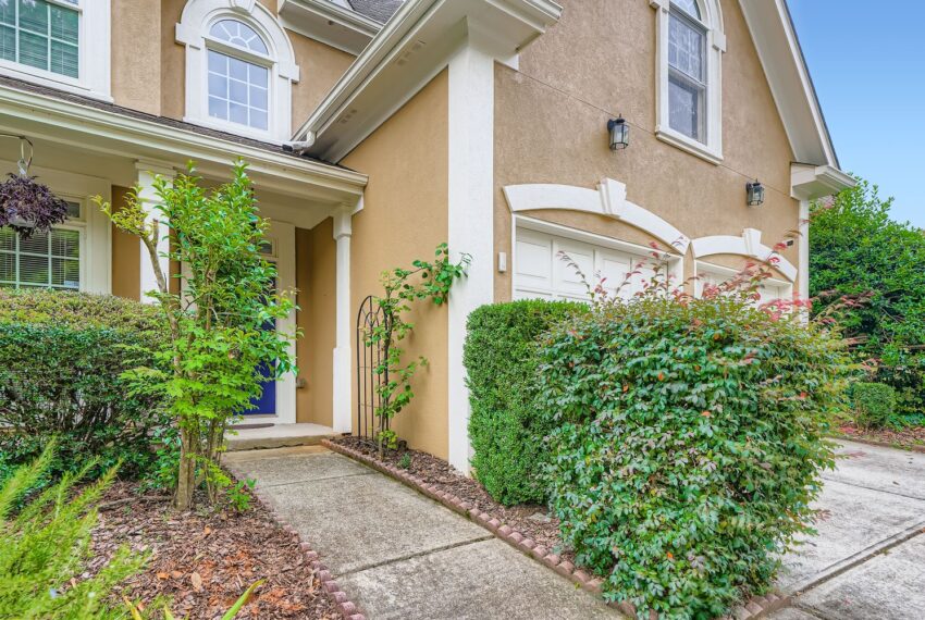 1581 Oak Park Cove - Web Quality - 006 - 04 Exterior Front Entry-2