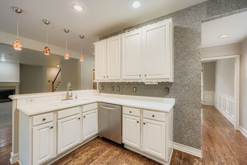 1581 Oak Park Cove - Web Quality - 013 - 13 Kitchen-2