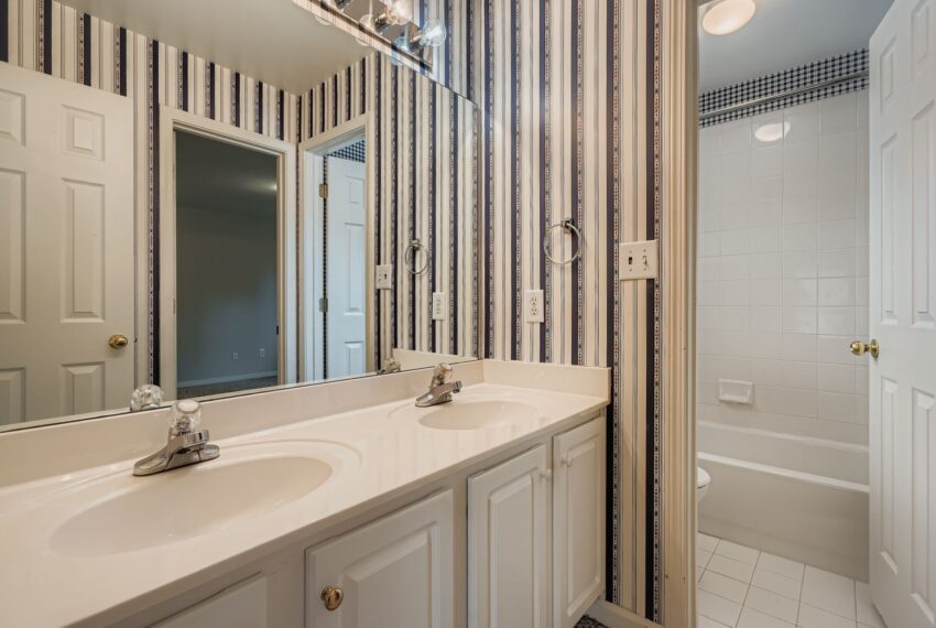 1581 Oak Park Cove - Web Quality - 027 - 27 2nd Floor Jack and Jill Bathroom-2