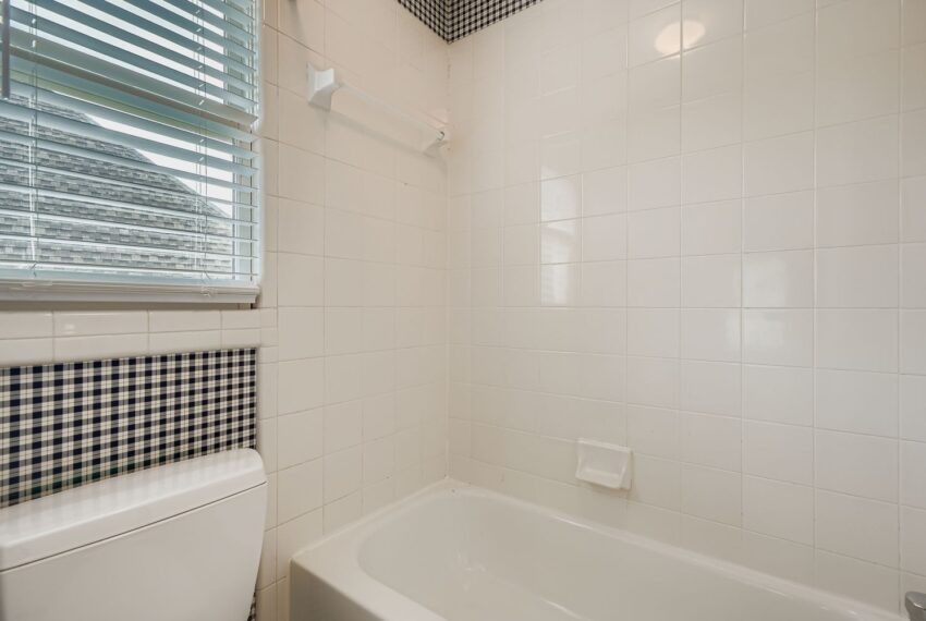 1581 Oak Park Cove - Web Quality - 028 - 28 2nd Floor Jack and Jill Bathroom-2