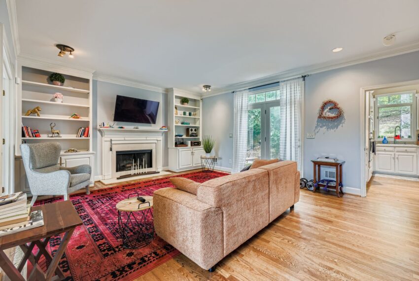 2798 Rangewood Dr NE - Web Quality - 005 - 09 Living Room