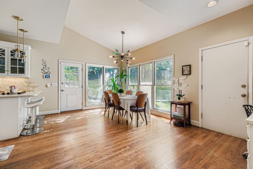 2798 Rangewood Dr NE - Web Quality - 012 - 17 Breakfast Area
