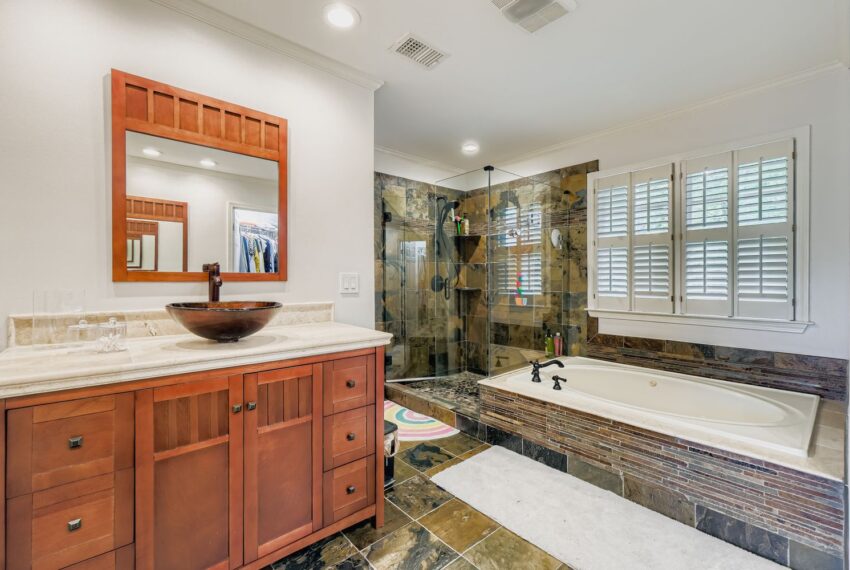 2798 Rangewood Dr NE - Web Quality - 017 - 24 2nd Floor Primary Bathroom