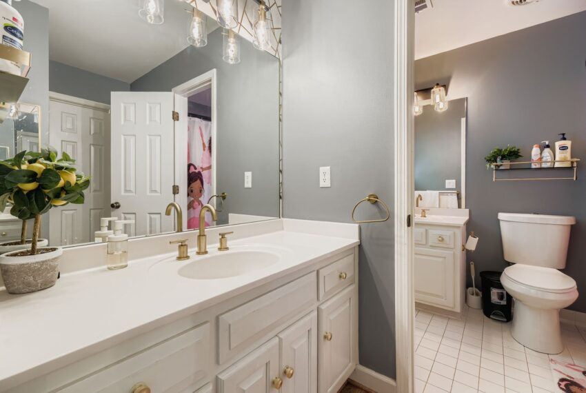 2798 Rangewood Dr NE - Web Quality - 021 - 30 2nd Floor Jack and Jill Bathroom