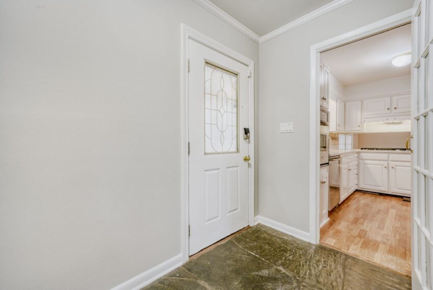 4103 Chamblee Tucker Rd - Web Quality - 006 - 05 Foyer