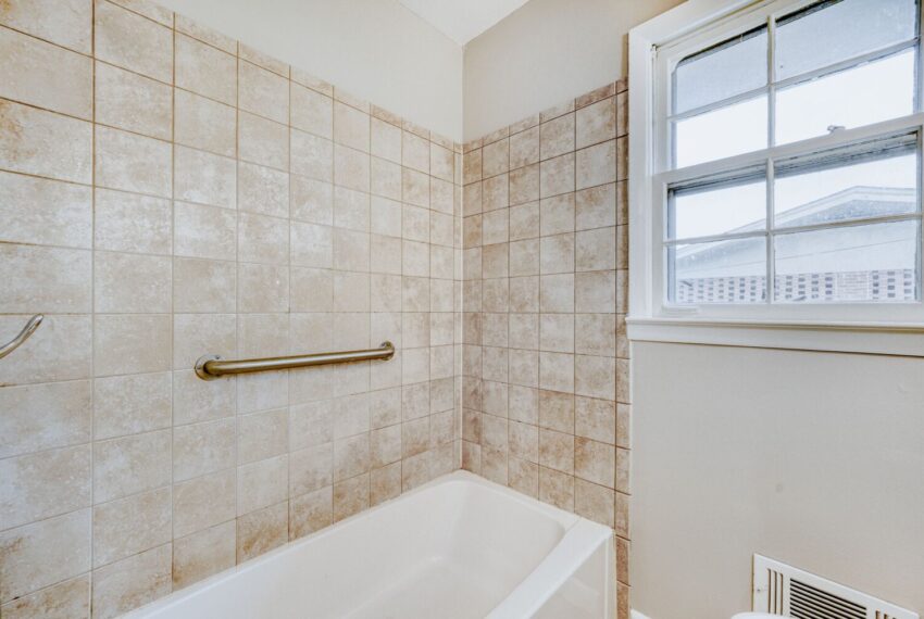 4103 Chamblee Tucker Rd - Web Quality - 026 - 25 Bathroom