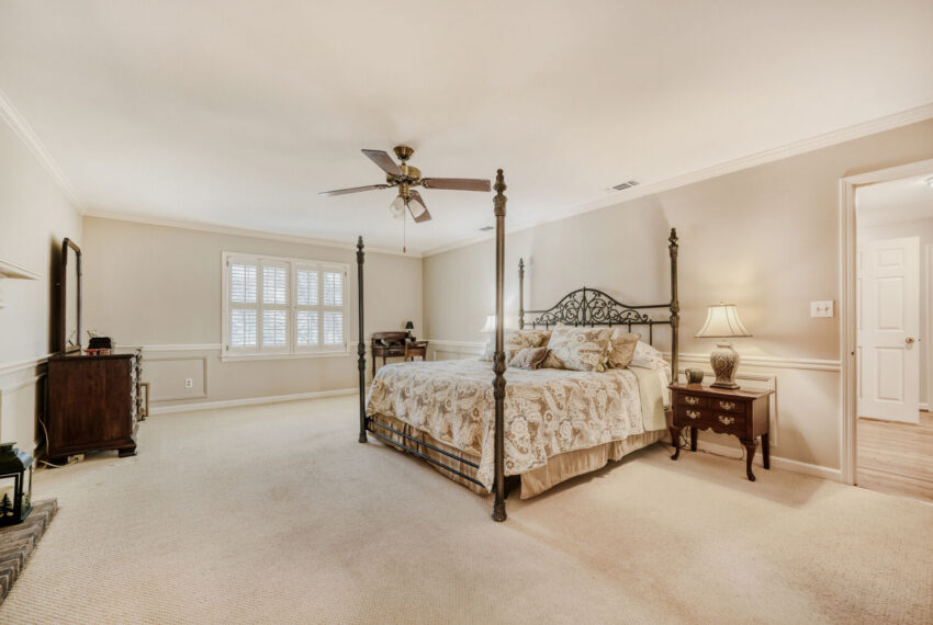 2108 Forestglade Dr - Web Quality - 025 - 21 Primary Bedroom