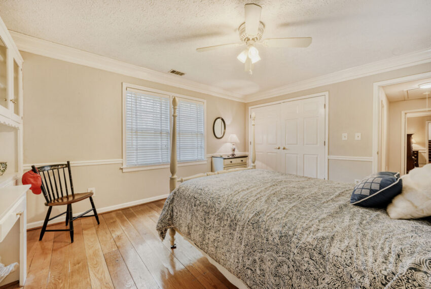 2108 Forestglade Dr - Web Quality - 027 - 23 Primary Bedroom