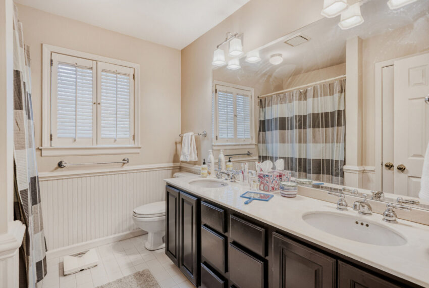 2108 Forestglade Dr - Web Quality - 032 - 28 Primary Bathroom