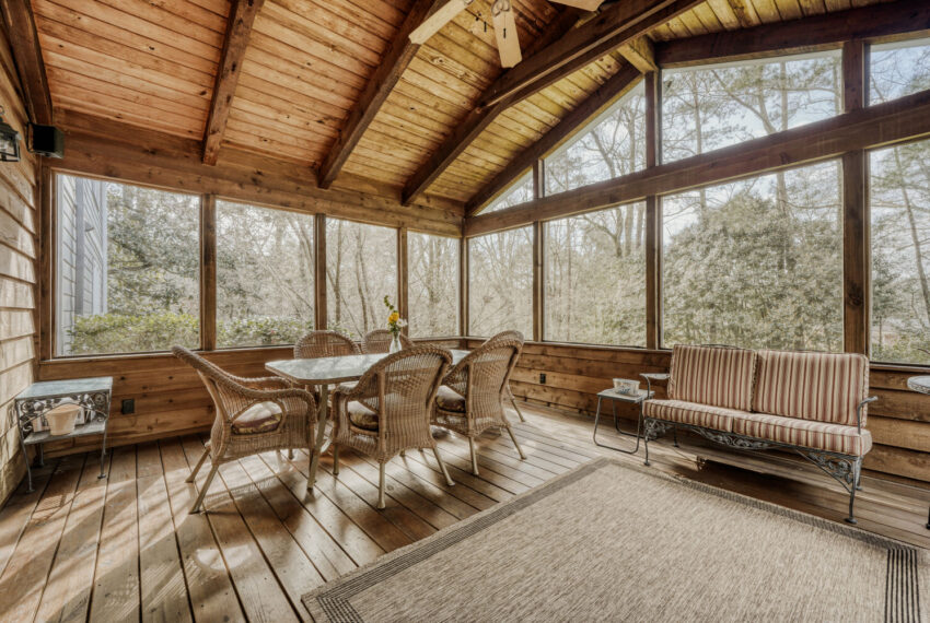 2108 Forestglade Dr - Web Quality - 033 - 29 Balcony