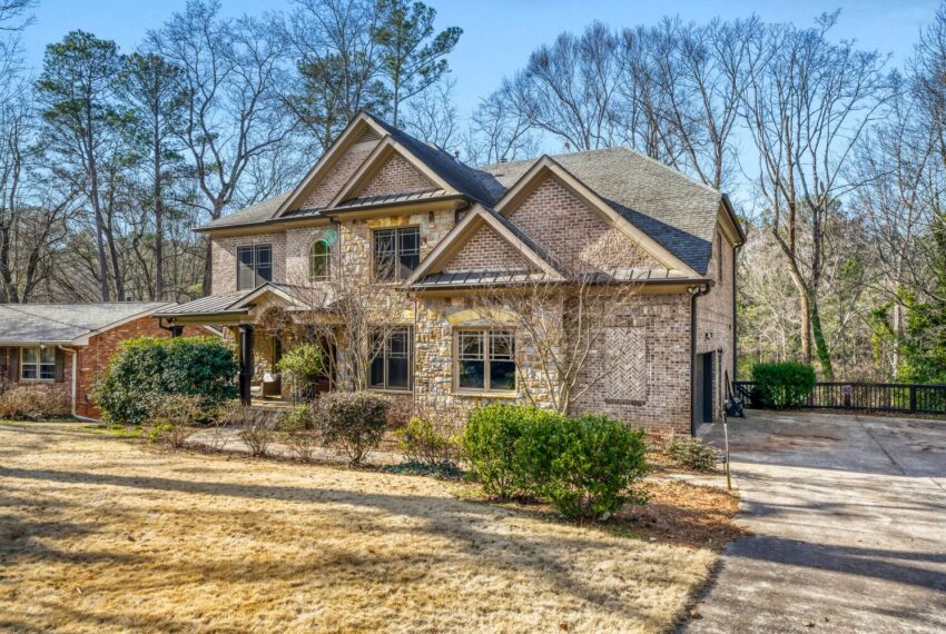 2368 Melinda Dr NE - Web Quality - 005 - 02 Exterior Front