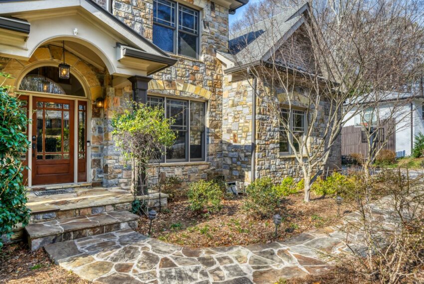 2368 Melinda Dr NE - Web Quality - 007 - 03 Exterior Front