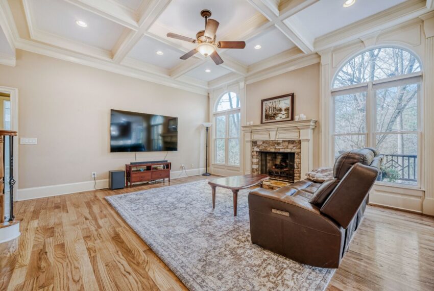 2368 Melinda Dr NE - Web Quality - 009 - 05 Living Room