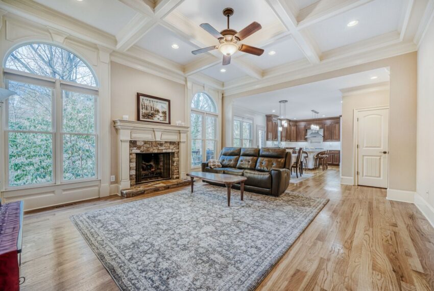2368 Melinda Dr NE - Web Quality - 010 - 06 Living Room