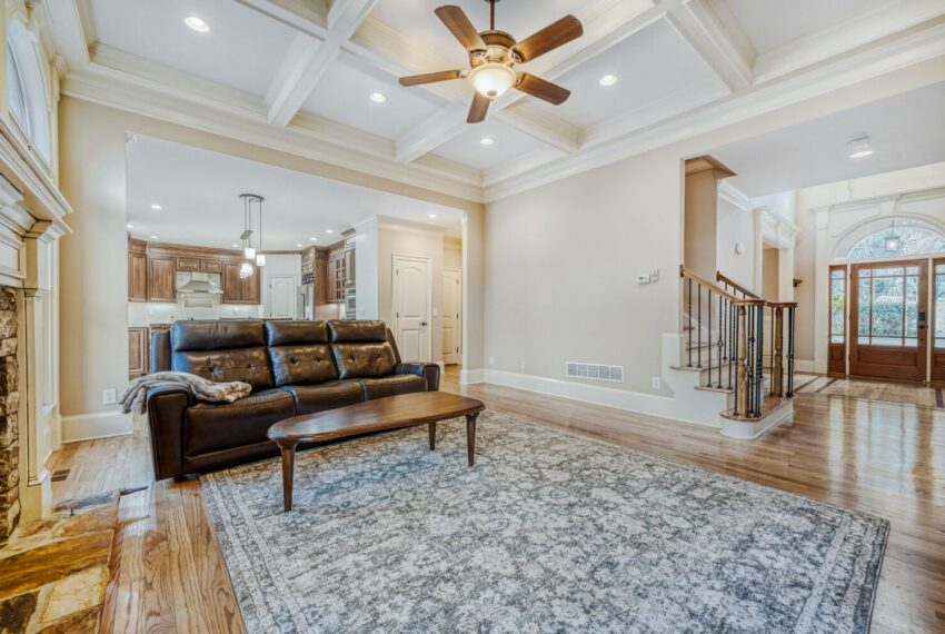 2368 Melinda Dr NE - Web Quality - 011 - 07 Living Room