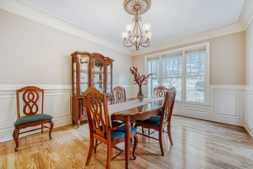 2368 Melinda Dr NE - Web Quality - 012 - 08 Dining Room